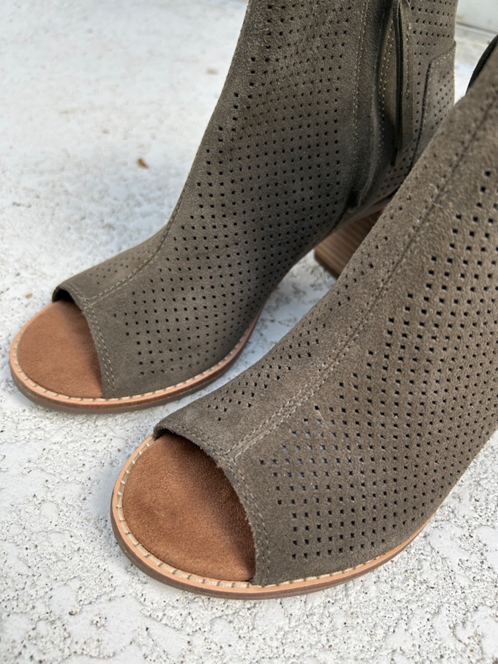 NWT - TOMS ‘Majorca’ Peep Toe Perf Suede Leather Bootie - Picture 5 of 11